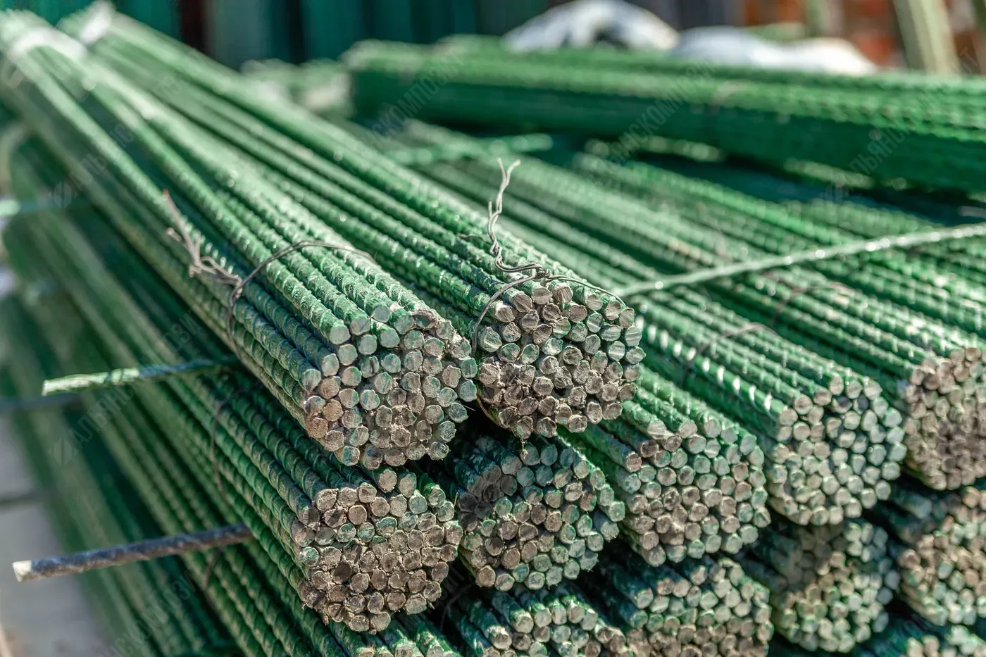 Колышки зеленые для подвязки растений 1,5 м