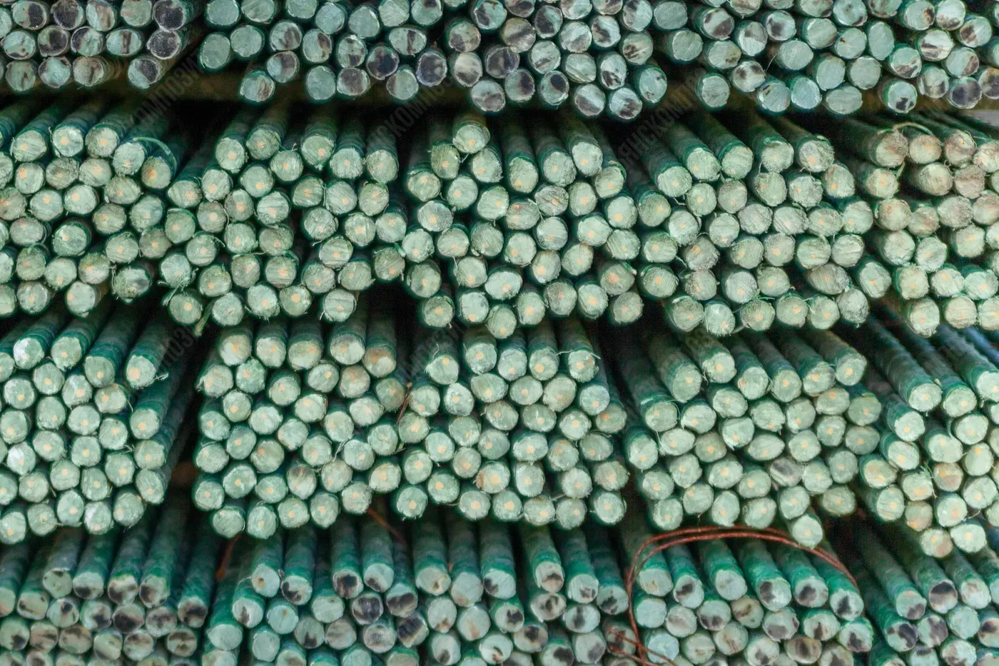 Колышки зеленые для подвязки растений 1,5 м